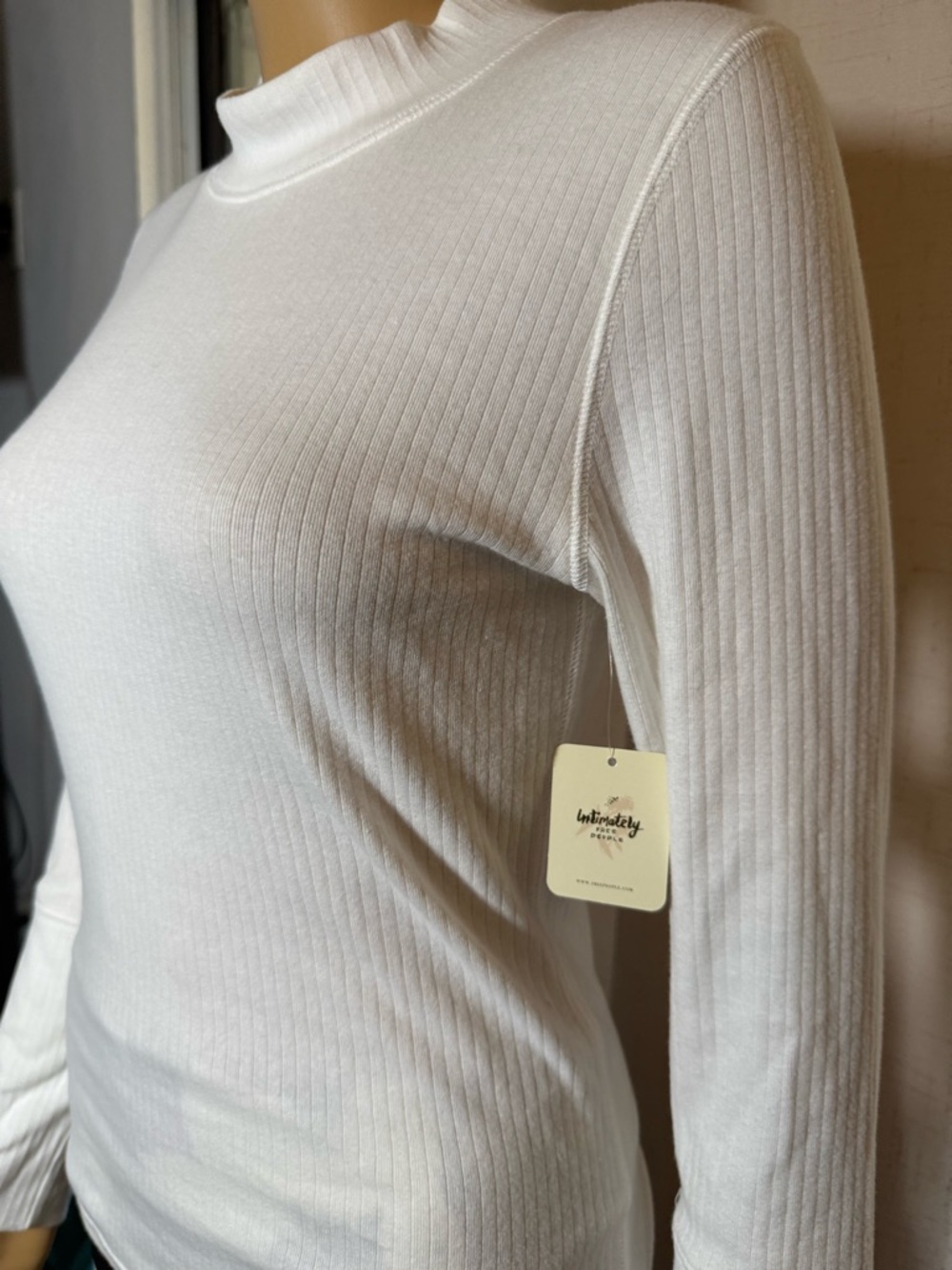 NWTs Free People Intimately mock turtle neck, ribbed, “THE RICKIE” top. Sz. M - Picture 5 of 12